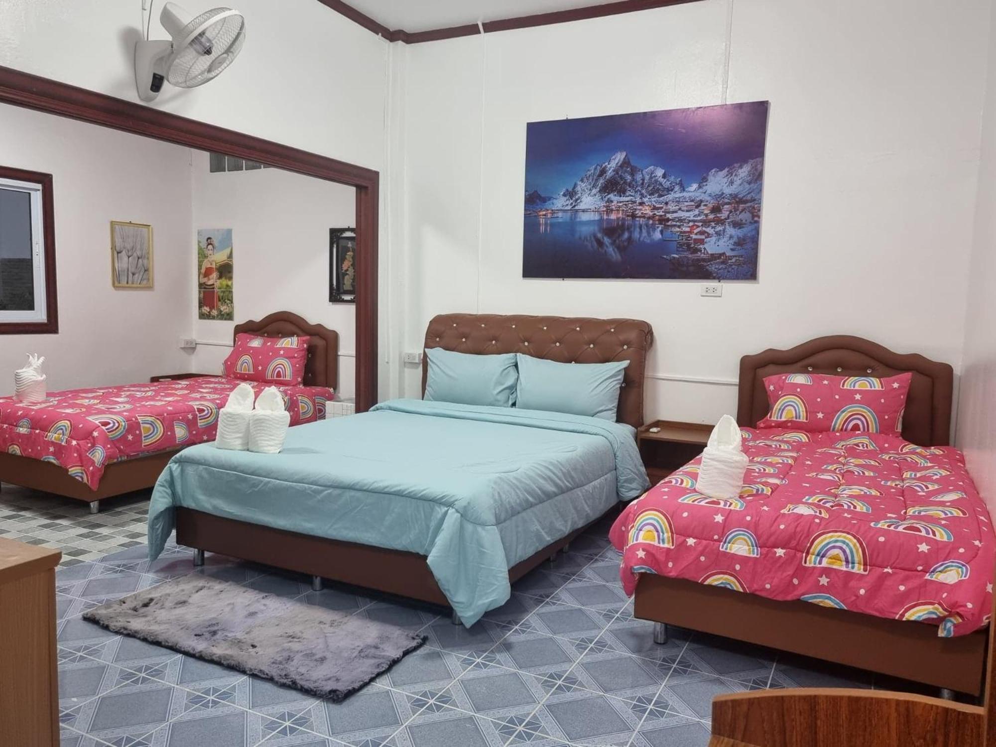 Baan Sabaijai Resort That Phanom الغرفة الصورة